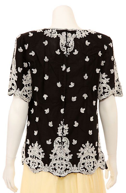 Short Sleeved Scoop Neck Blouse — back in Black/White