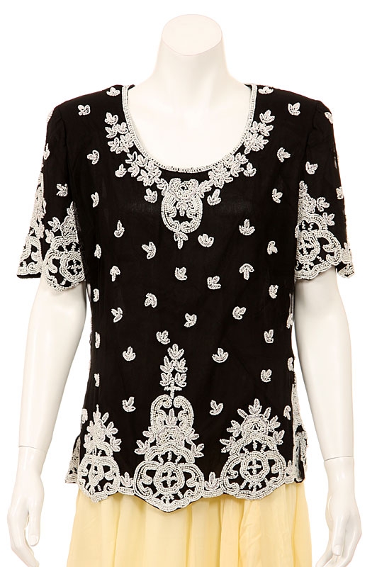 Short Sleeved Scoop Neck Blouse — in Black/White