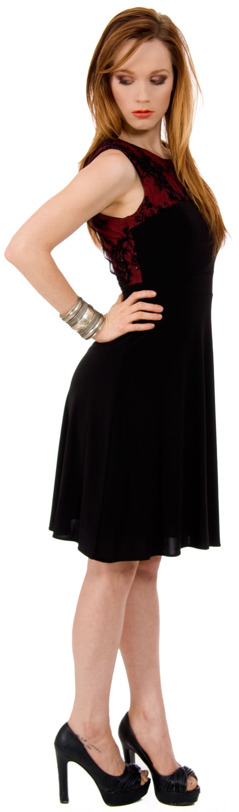 Sleeveless Knee length Party Dress  — in Black/Red