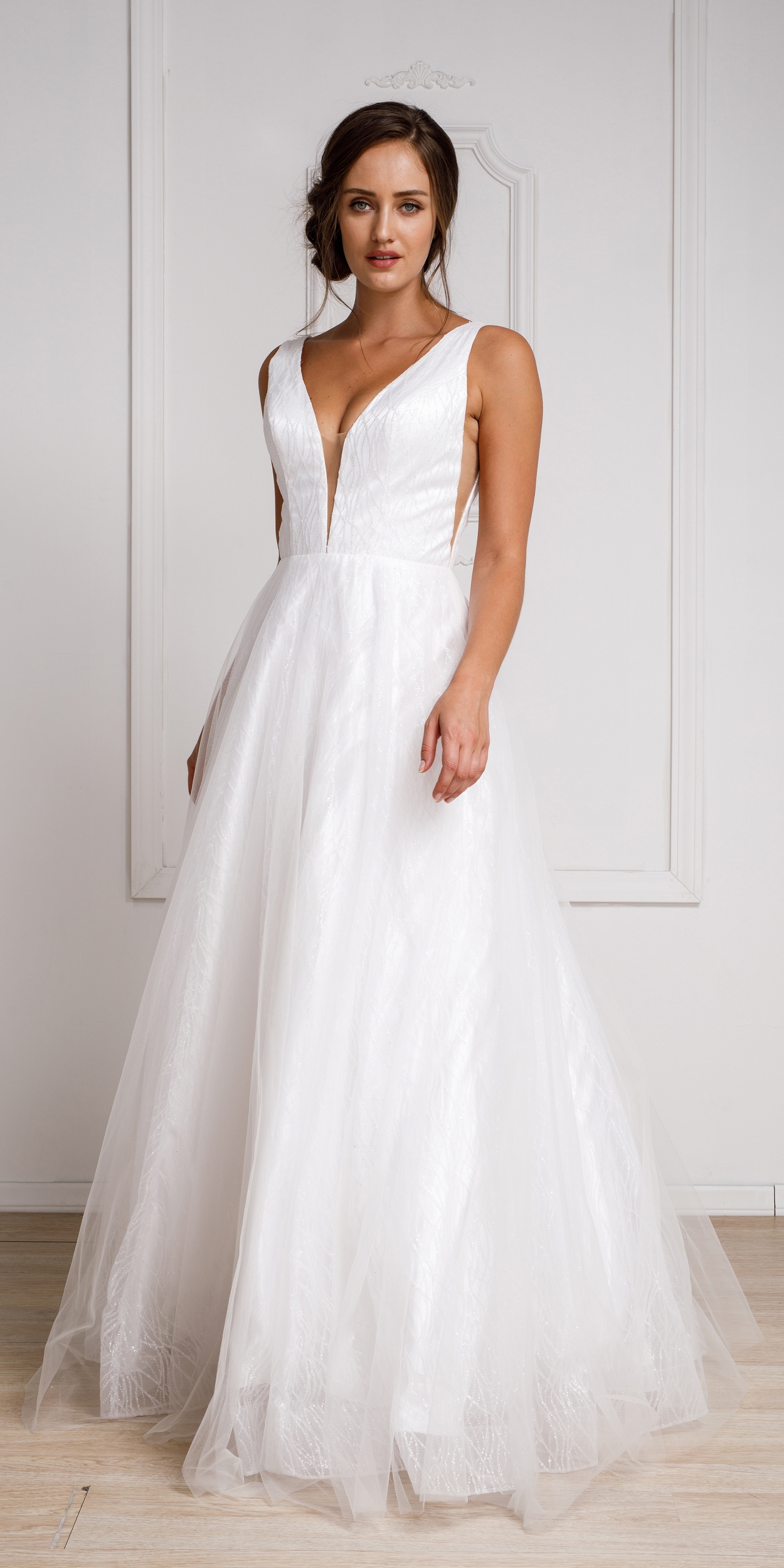 V Neck Vines Pattern Tulle Prom Gown — in White